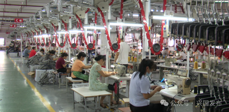 牛仔服裝車間生產線