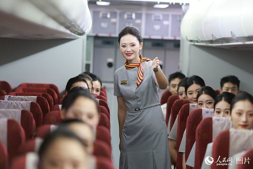 重慶 空姐 動姐 攜手開展服務(wù)禮儀培訓(xùn)備戰(zhàn)暑運(yùn)